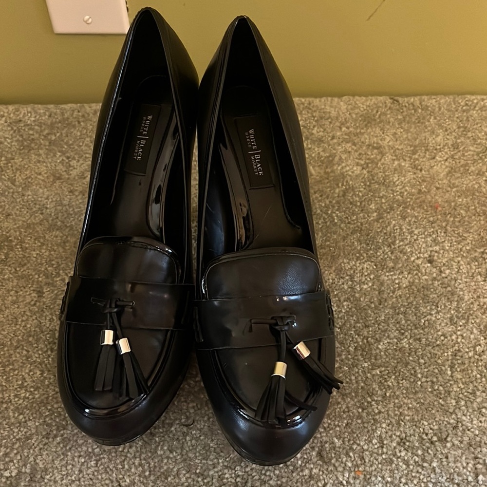 White House Black Market pumps